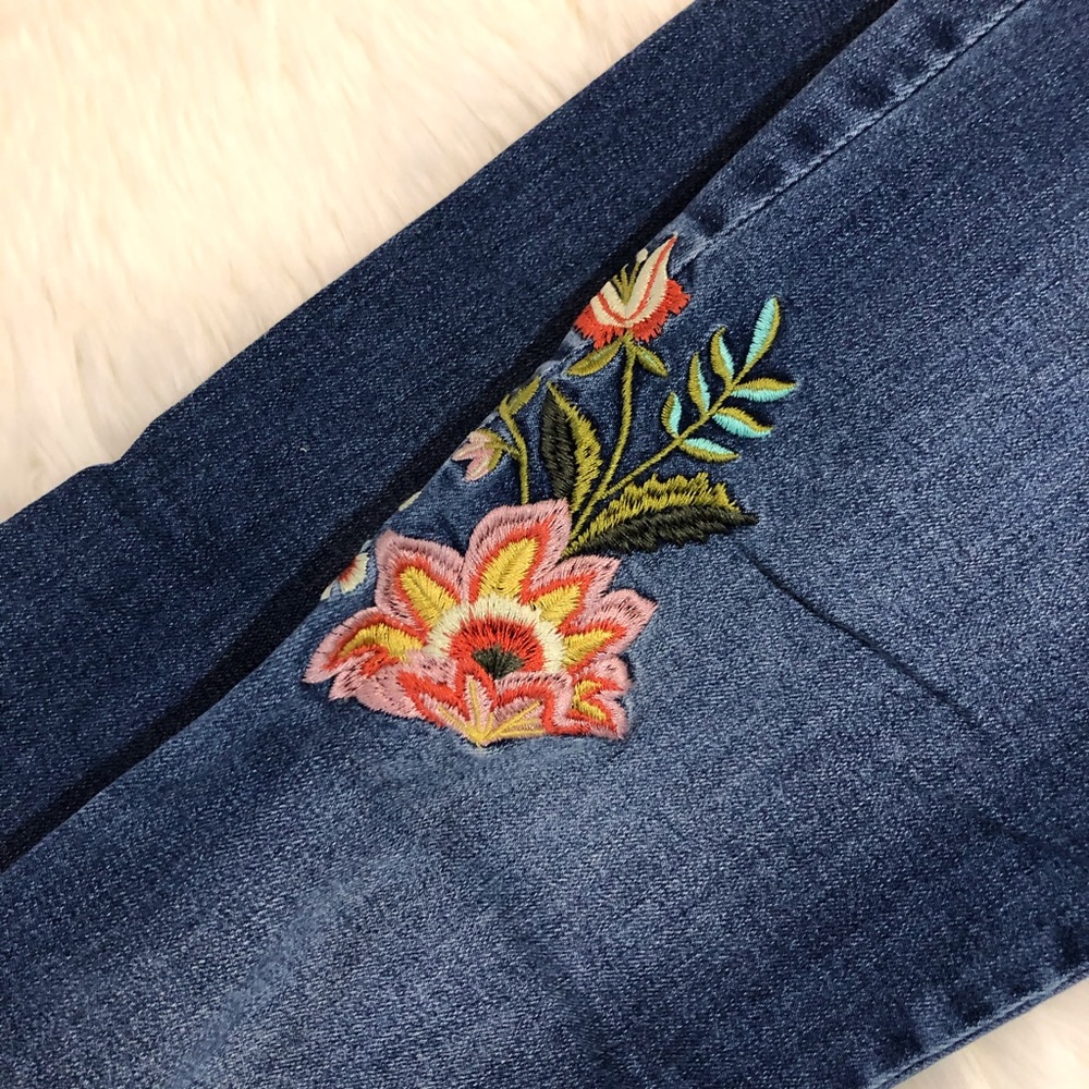 Old Navy Floral Embroidered Design Skinny Jeans Size 0 - Picture 2 of 5